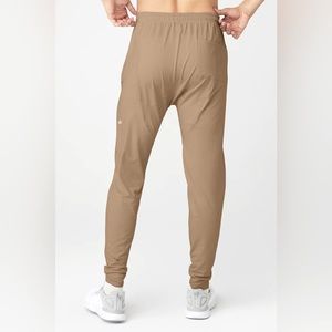 ALO Yoga Conquer Revitalize Pant // Gravel // Medium